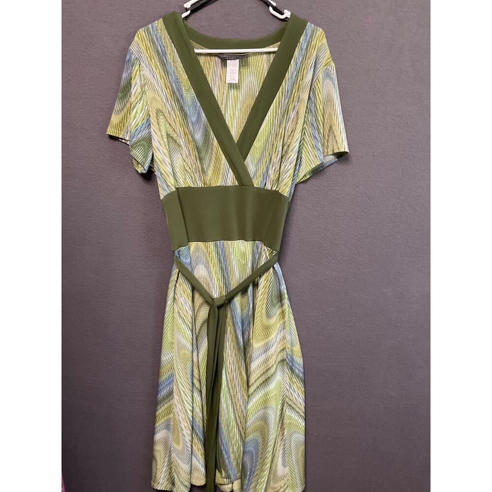 Green Patterned V-Neck Dress with Waist Tie